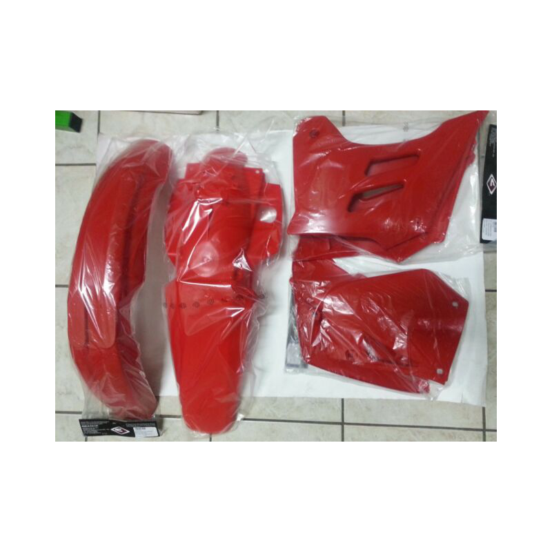 PLASTIC KIT GAS GAS 01-06 RED